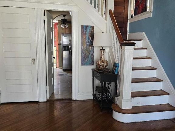 2nd image of 21 Glenwood Pl