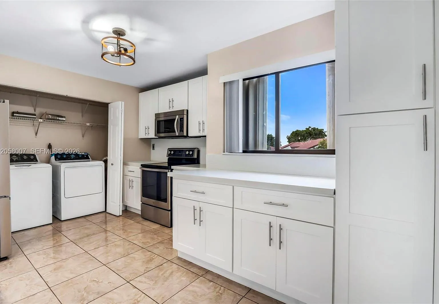 3 bed, 2.0 bath, 1536 sqft, $3,300 — Photo 2