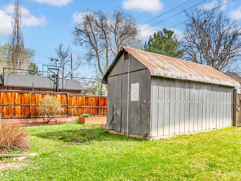 1036 S Race St — Photo 18