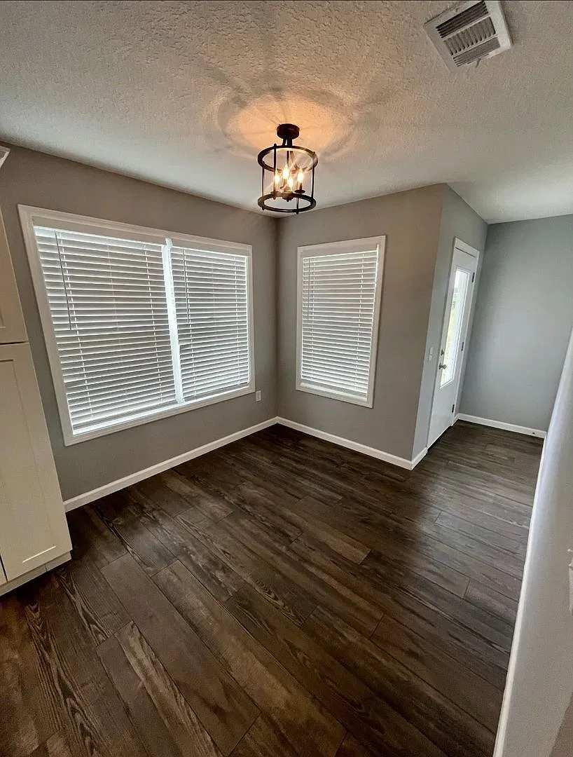 467 Pine St — Photo 3