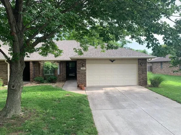 1437 E Woodgate Street, Springfield, MO 65804