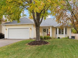 1102 Fallbrook Ln, Woodbury, MN 55125