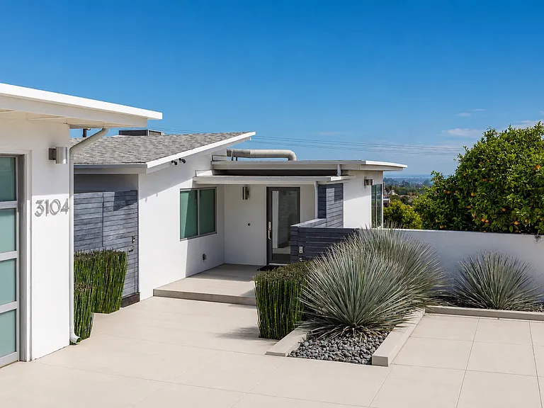 3104 Grove St — Photo 4