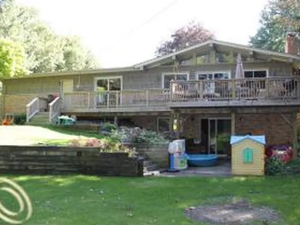 6159 Rickett, Washington, MI 48094