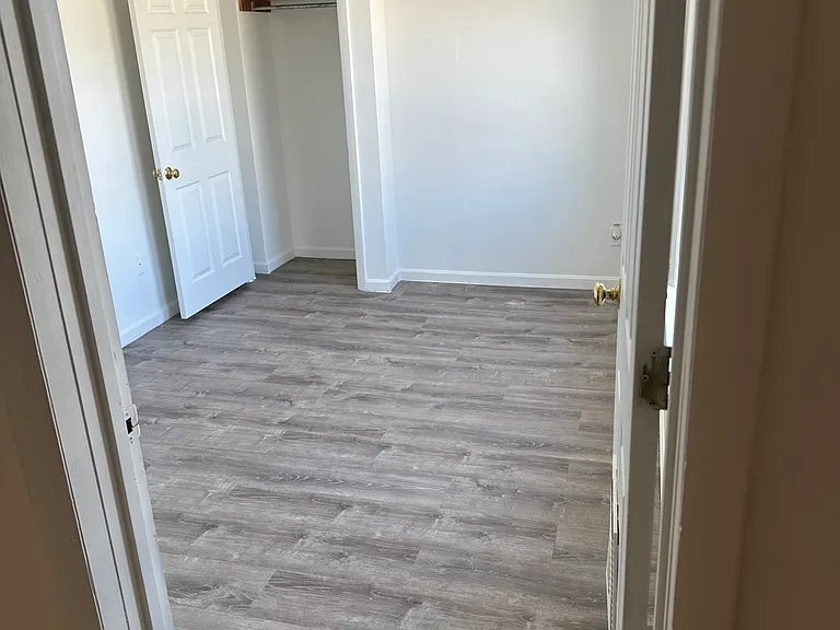 592 Lafayette Rd #2B — Photo 2