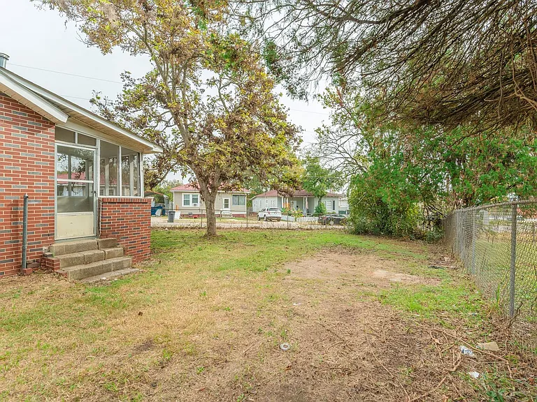 102 Curry St — Photo 32