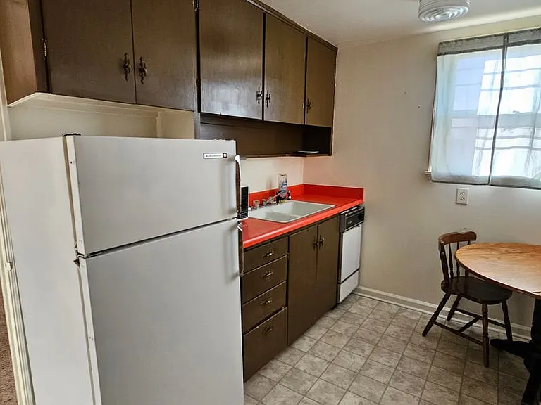 1314 E Pershing Blvd — Photo 2