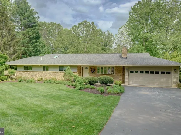 5401 Emerald Dr, Sykesville, MD 21784