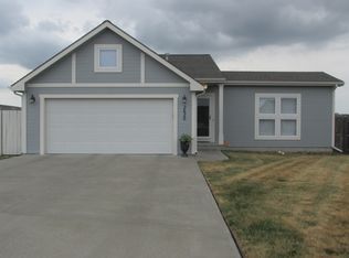 2620 Brook Cir, Manhattan, KS 66502