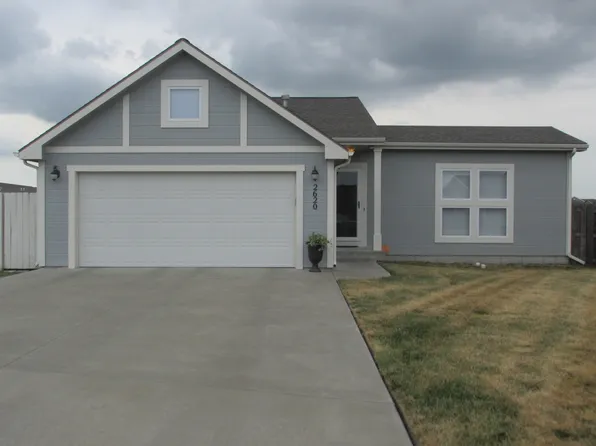 2620 Brook Cir, Manhattan, KS 66502