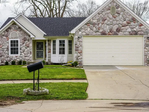 6275 Hazel Ct, Romulus, MI 48174