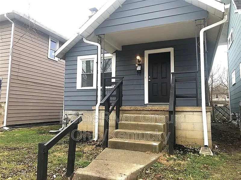 284 S Warren Ave