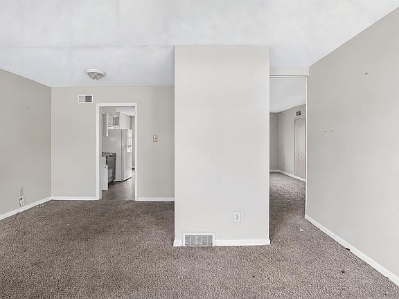 5th image of 4035 Saint Elmo Ave