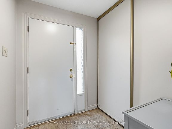 4th image of 890 Cahill Dr W #4
