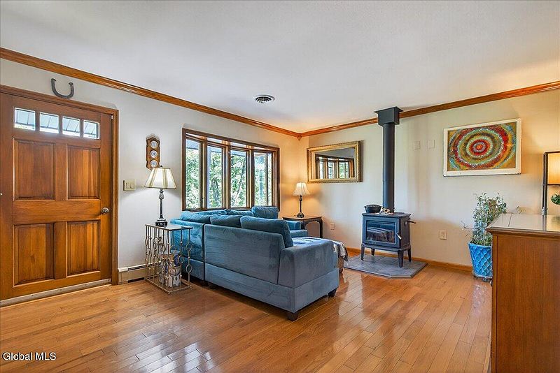 3rd image of 290 Plank Road