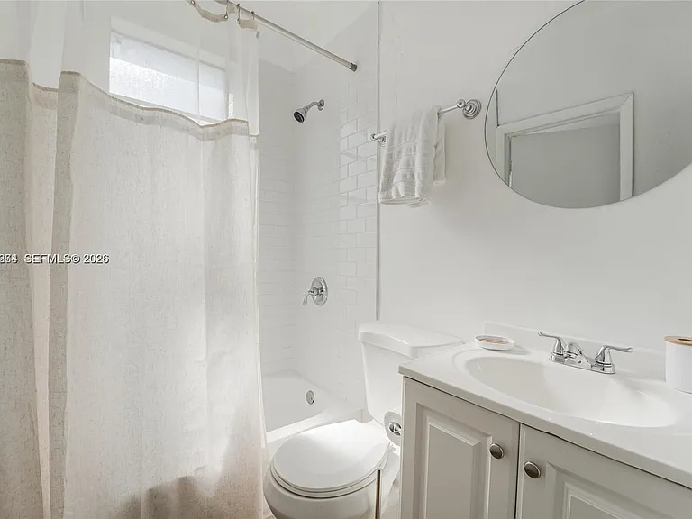 301 SW 10th Ave #4 — Photo 8