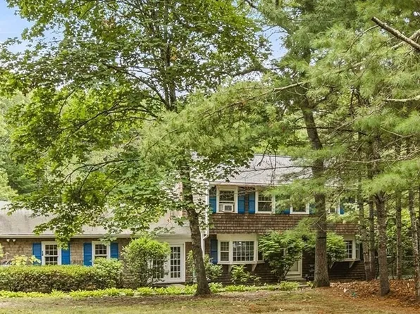 18 Constitution Dr, Plymouth, MA 02360