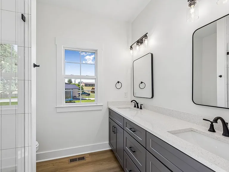 112 Rogers Ave — Photo 28
