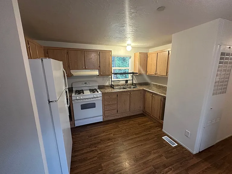3959 Cartwright St — Photo 15