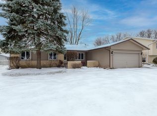 85 Brantwood Ave, Elk Grove Village, IL 60007