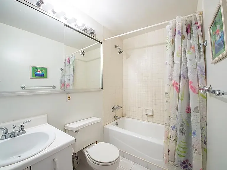 104 W 70th St #6A — Photo 8