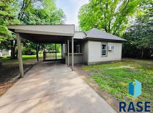 607 NE 4th St, Madison, SD 57042