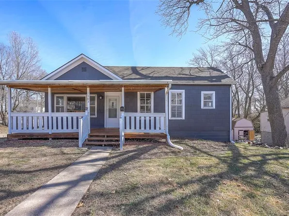 1303 S 2nd St, Leavenworth, KS 66048