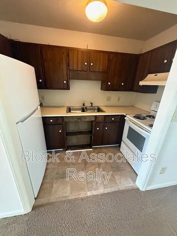 2 bed, 1.5 bath, $895 — Photo 3
