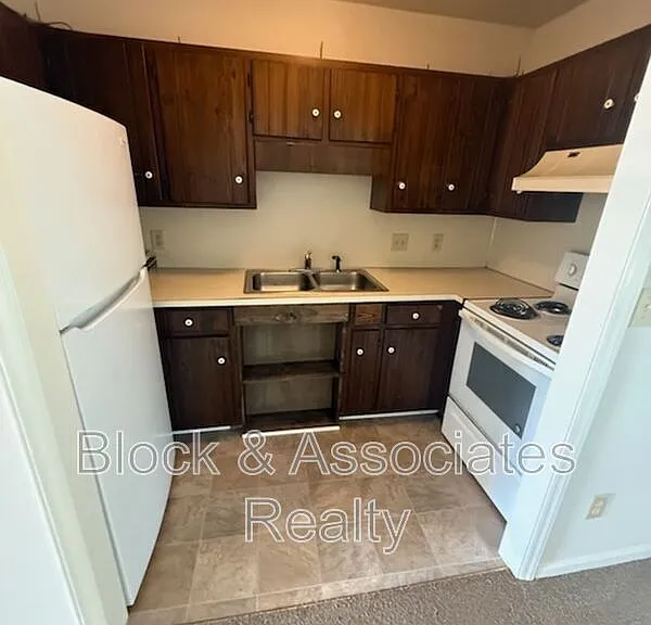 605 Sunset Ave #6 — Photo 3