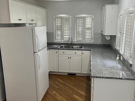 3rd image of 3879 Bailey Ave