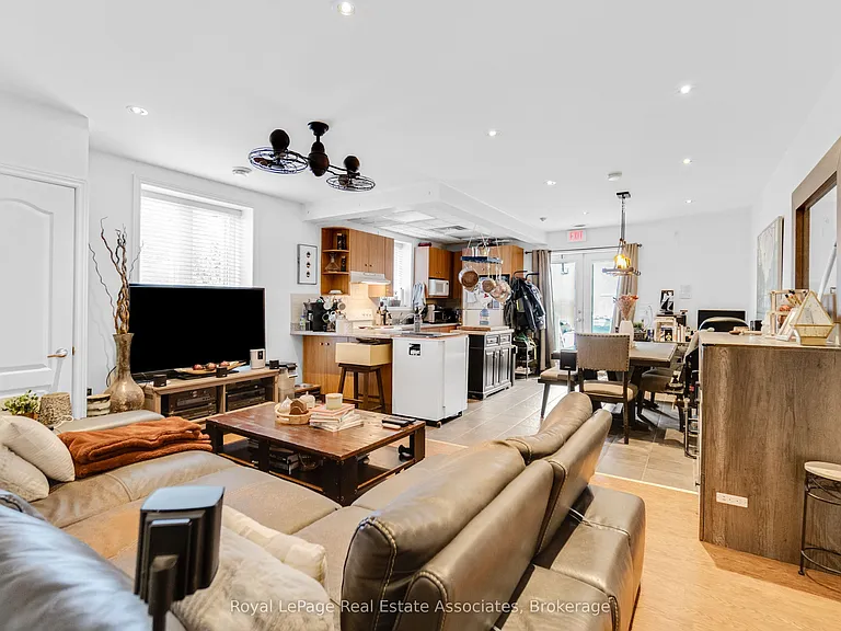 48 Mississauga Rd N #1 — Photo 9