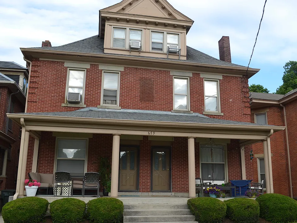 679 Dennison Ave #8
