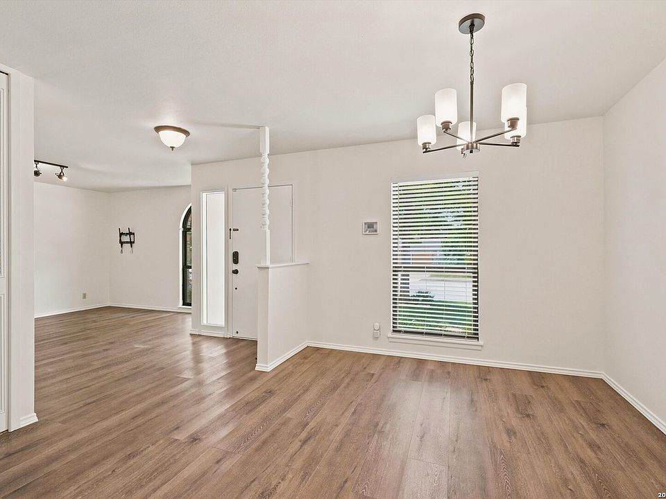 1st image of 7829 VILLAGE OAK DR
