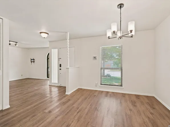 7829 VILLAGE OAK DR, Live Oak, TX 78233