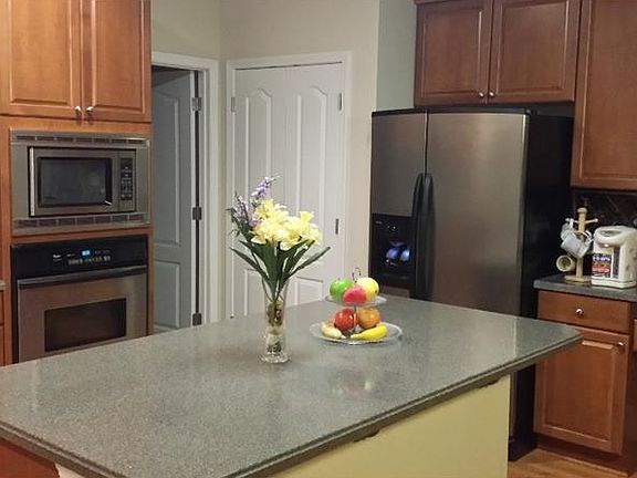 4th image of 942 Kalmia Dr