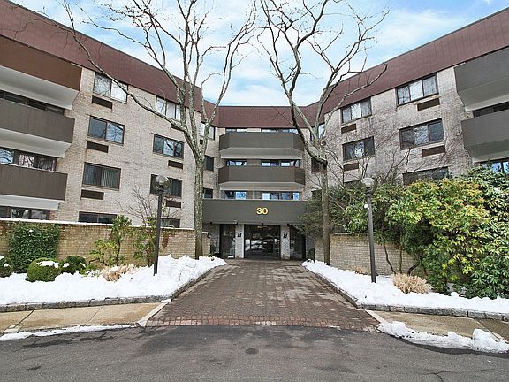 2nd image of 30 Greenridge Ave APT 3B
