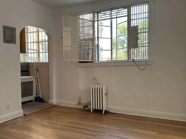 117 Henry St #5-R — Photo 3