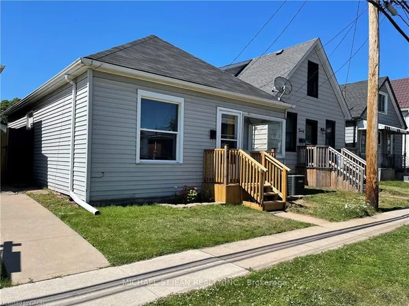 24 Vansitmart Ave, Hamilton, ON L8H 3A3