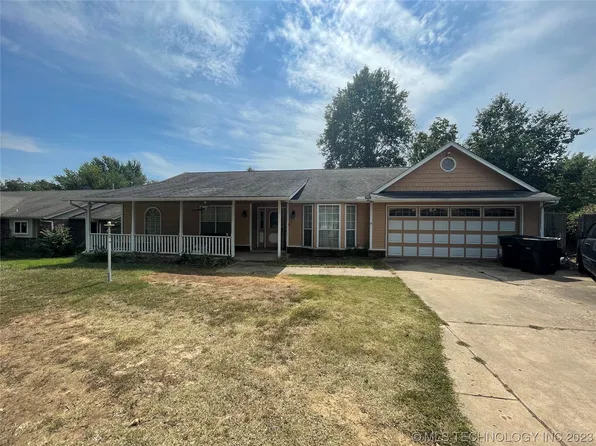 1007 N Douglas Dr, Claremore, OK 74017