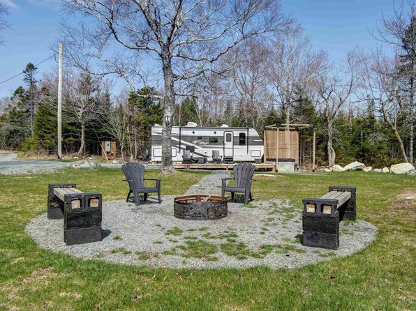 197 Peters Lake Rd, Halifax, NS B3T 1P6