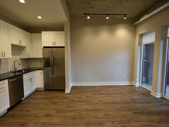 2nd image of 3817-45 N Broadway St #3833-317