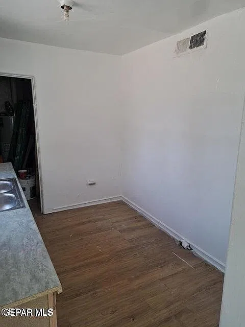 1 bed, 1.0 bath, 744 sqft, $500 — Photo 2