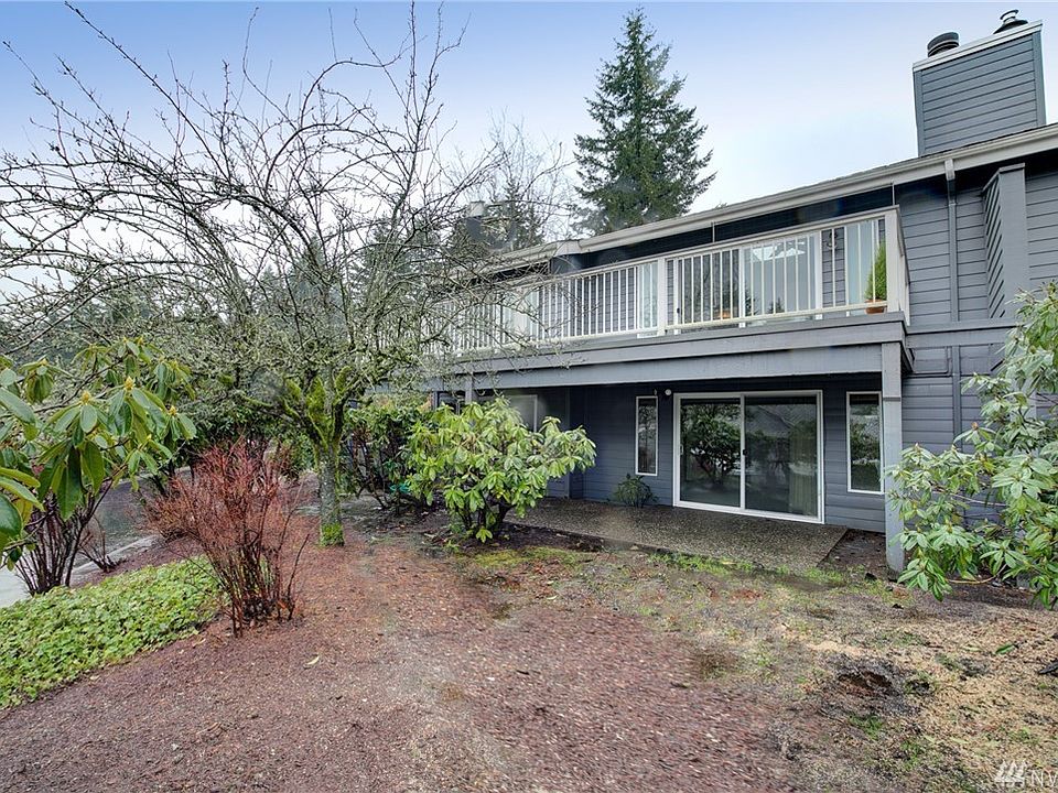 Beautiful Fairway Village Townhome. Corner unit 2500+ square feet of living space