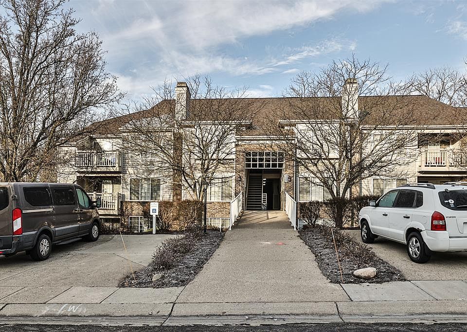 1st image of 9901 Regatta Dr Unit 106