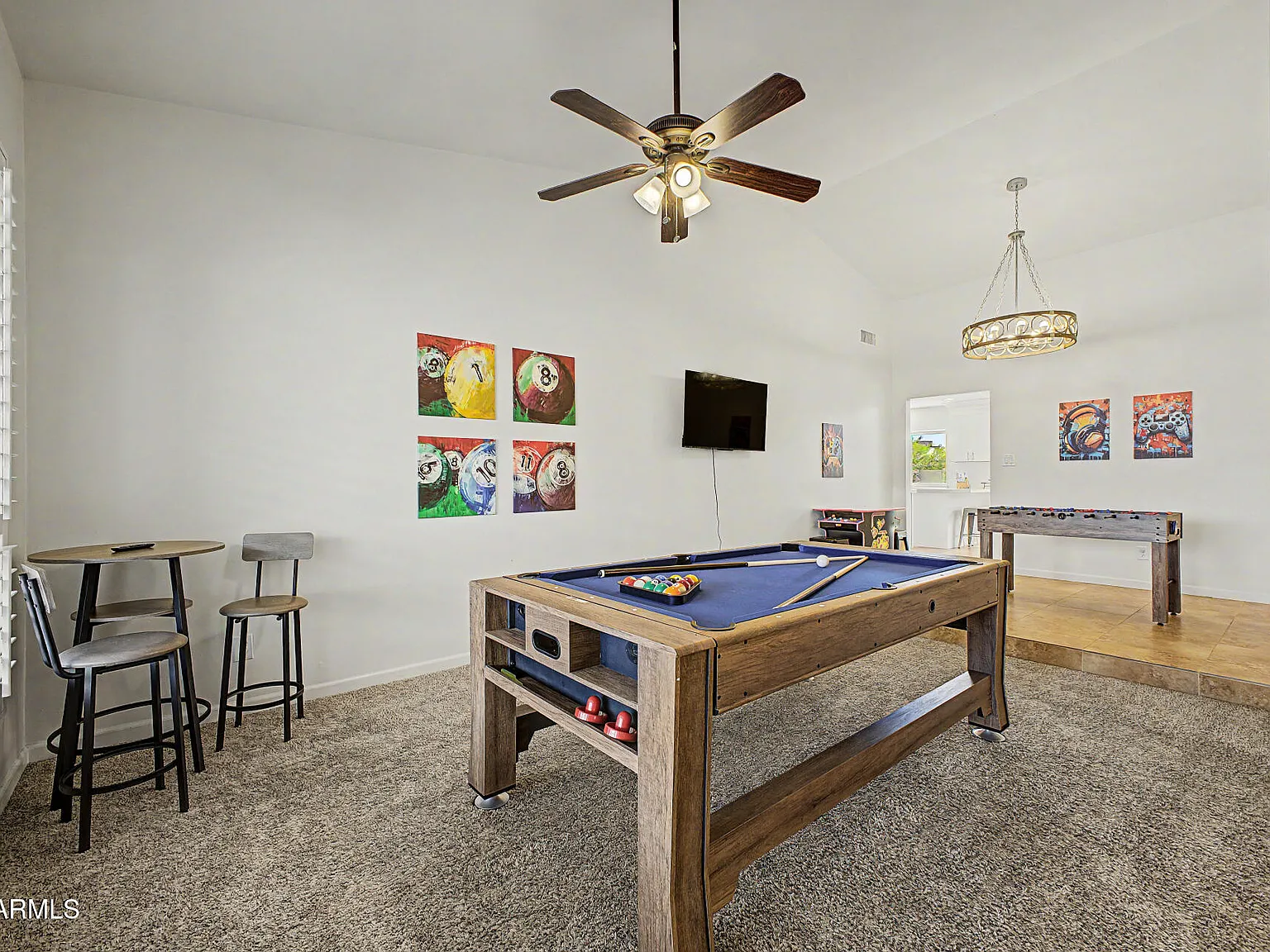 4 bed, 2.0 bath, 2422 sqft, $3,500 — Photo 2