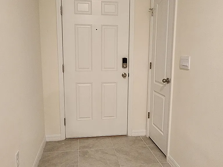 1051 Griffon Ave — Photo 4