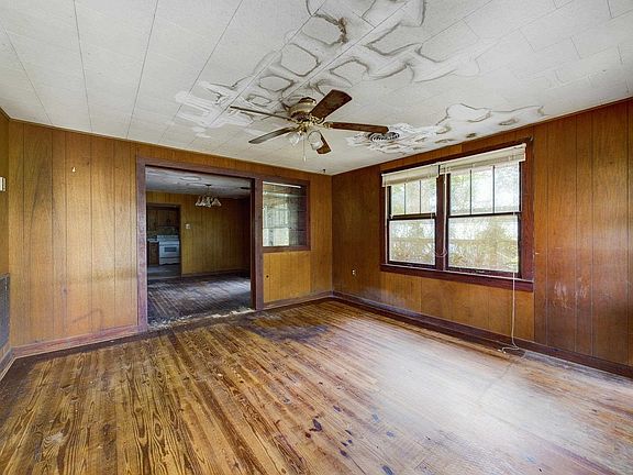 3rd image of 811 48th Ave