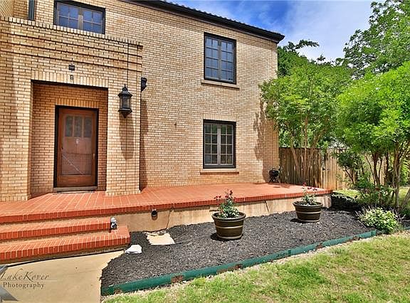 5th image of 2142 Idlewild St