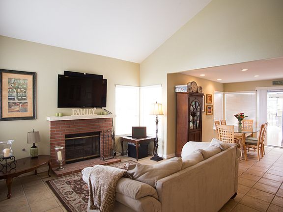 2nd image of 1280 Lancer Glen
