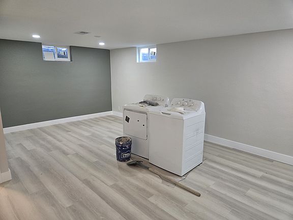 4th image of 6139 E 33rd Ave #2